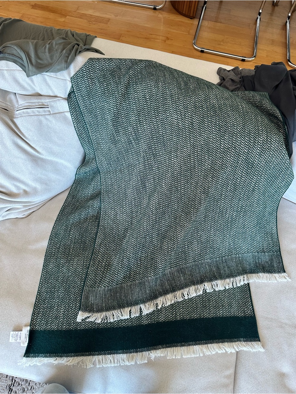 Men's Green Herringbone Scarf - Stylish Winter Accessory